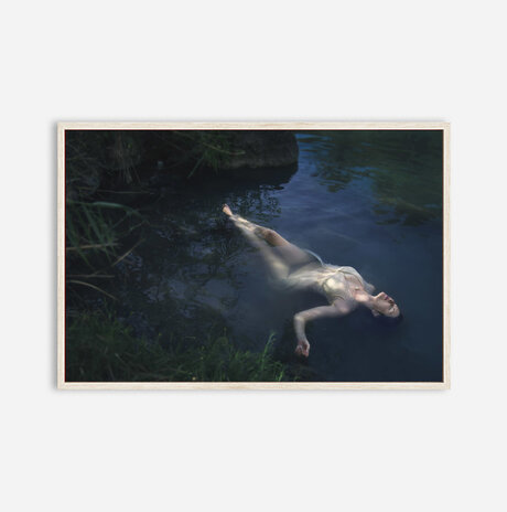 Float / Christina Horvath